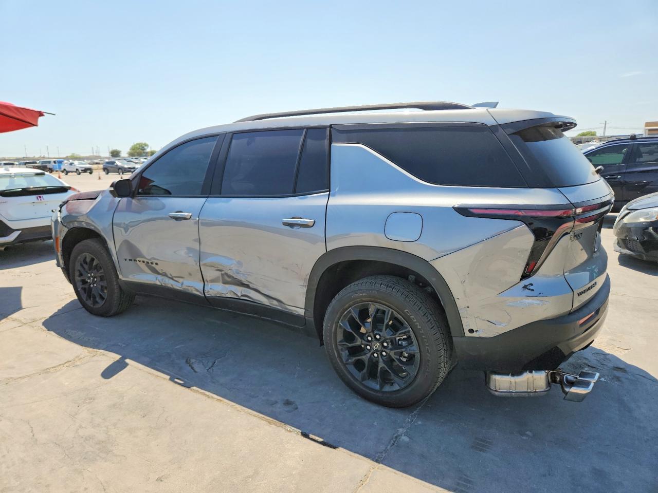 2026 Chev Traverse L - Фото 2