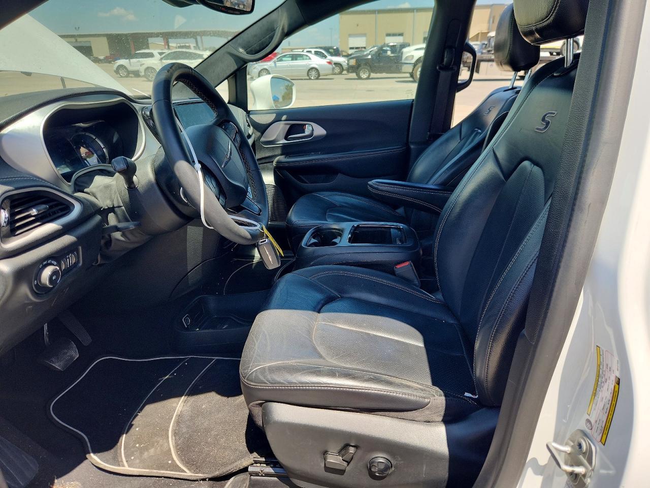 2022 Chrysler Pacifica Hybrid Touring L - Image 7