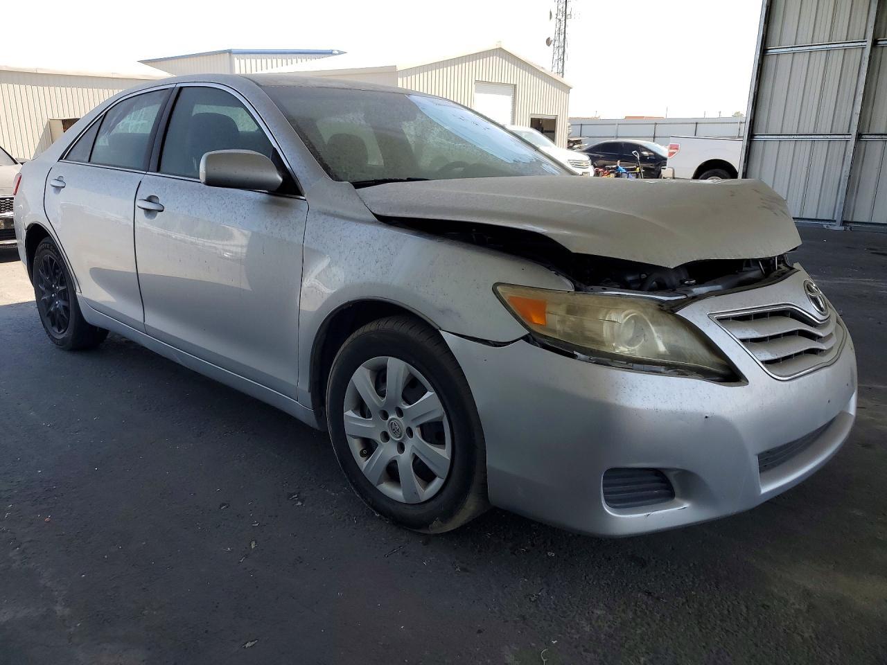 2011 Toyota Camry Le - Фото 4