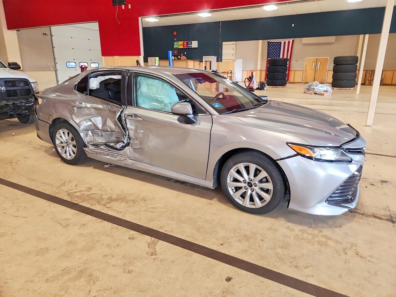 2019 Toyota Camry Le - Фото 4