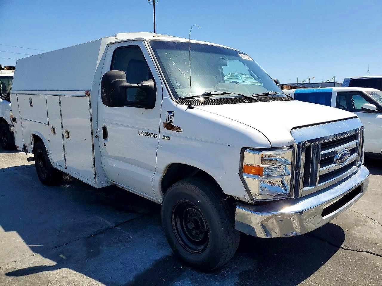 2012 Ford Econoline E350 Super Duty Cutaway Van - Фото 4