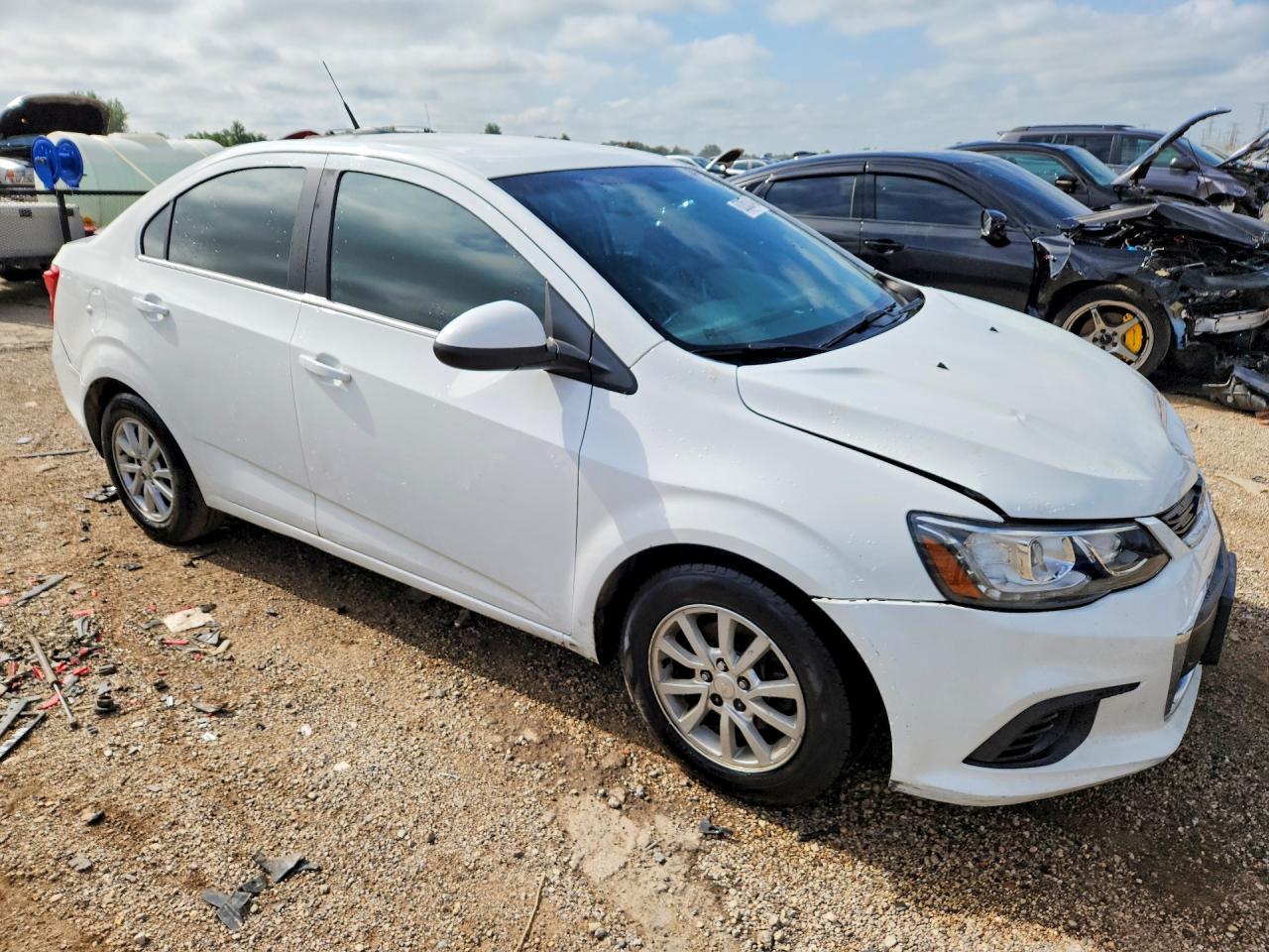 2017 Chevrolet Sonic Lt - Фото 4