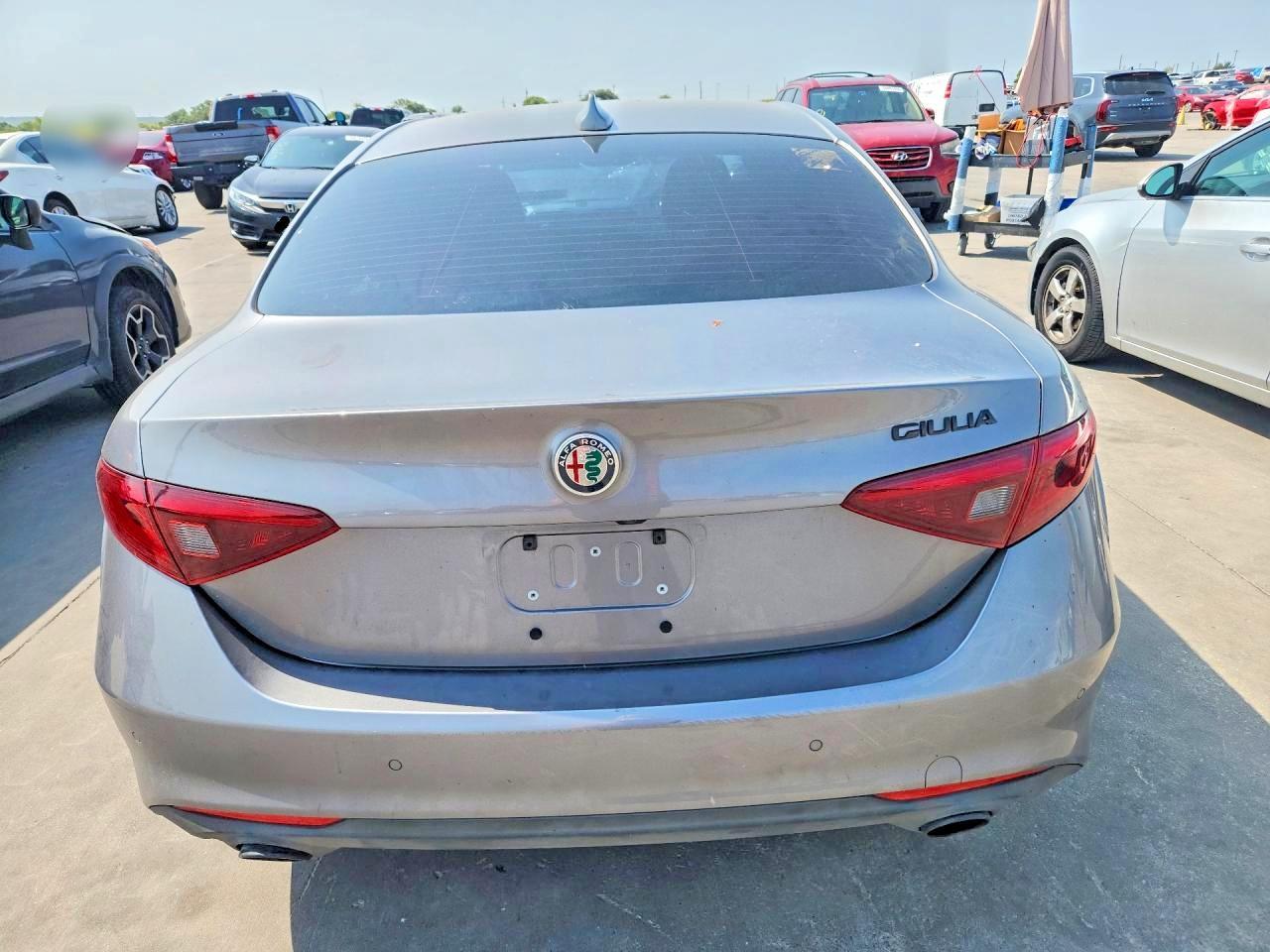 2020 Alfa Romeo Giulia - Image 6