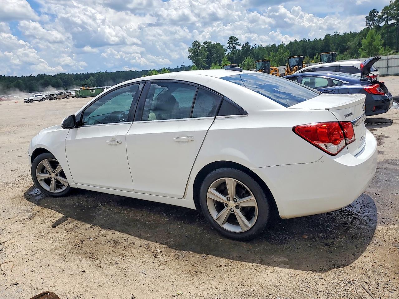 2016 Chevrolet Cruze Limited Lt - Image 2