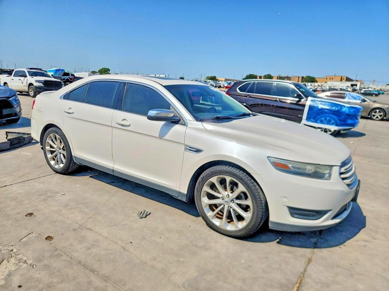 2013 Ford Taurus Limited - Image 4