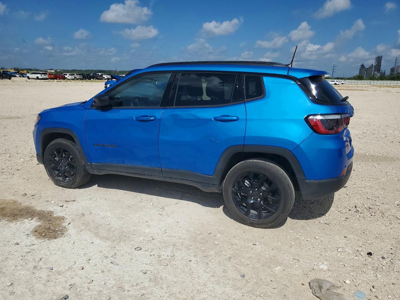 2025 Jeep Compass Latitude - Image 2