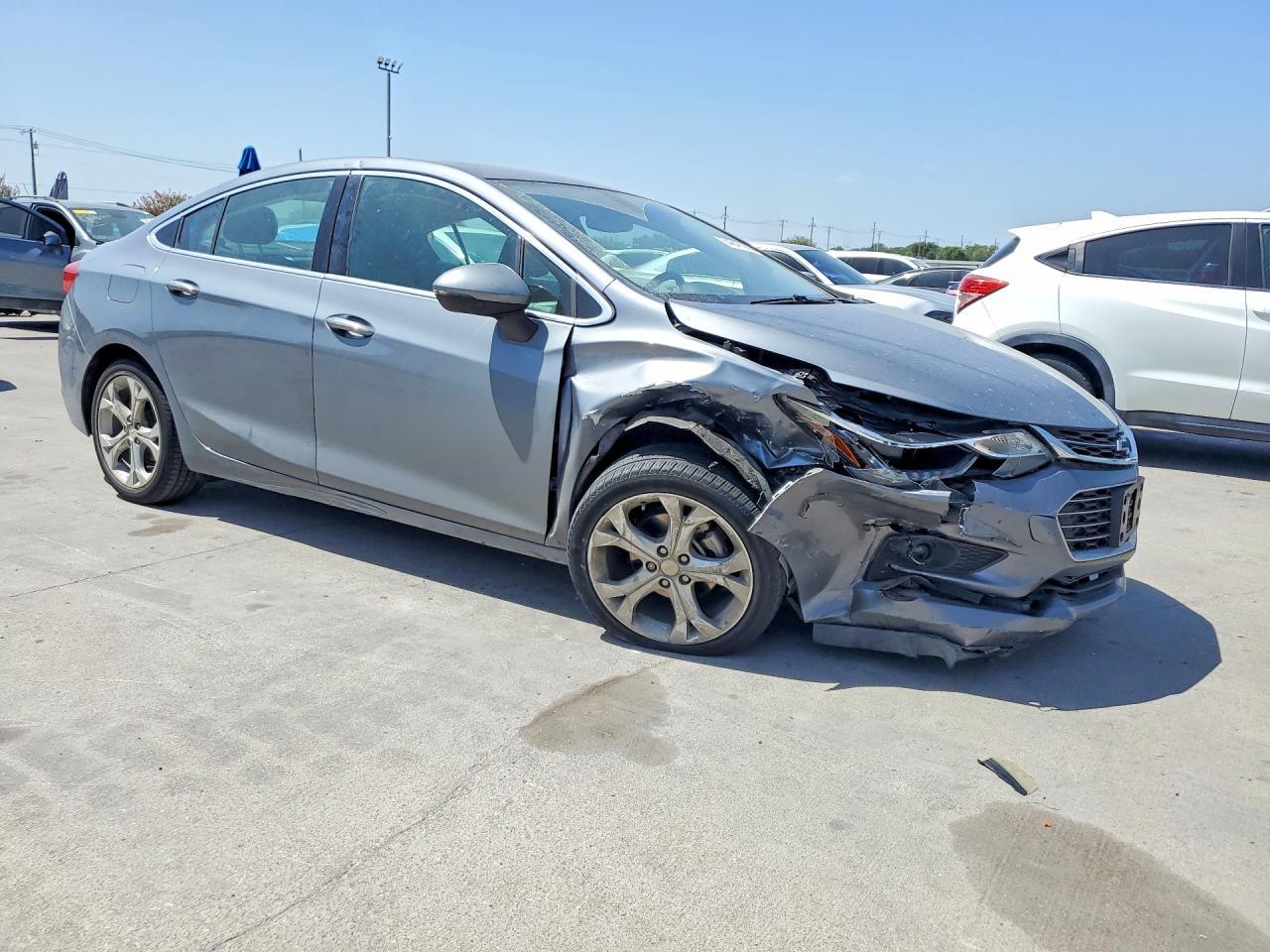 2018 Chevrolet Cruze Premier - Image 4