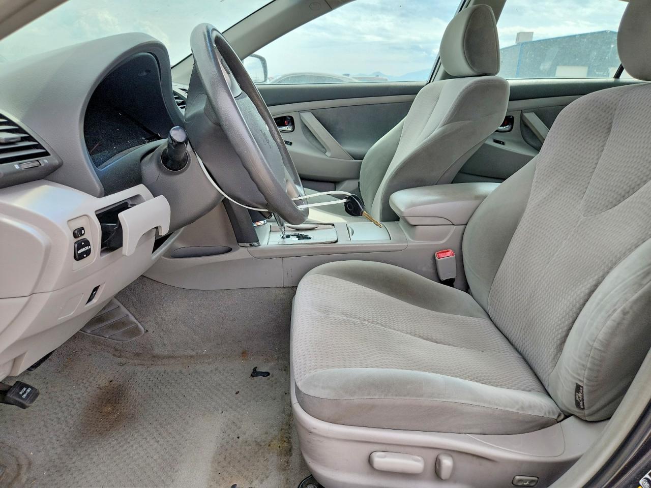 2011 Toyota Camry Le - Image 7