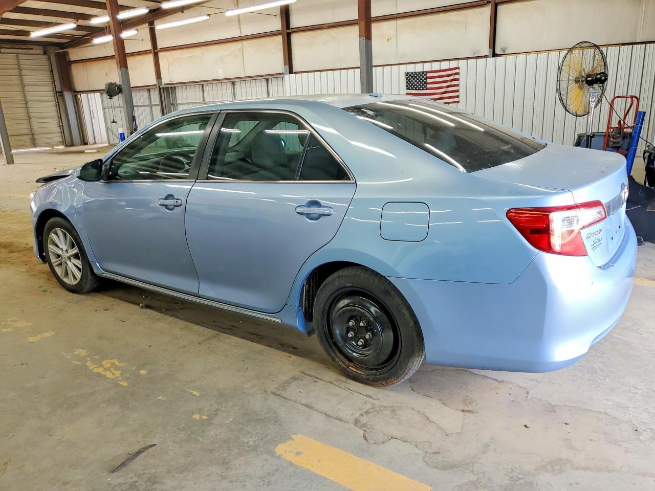 2012 Toyota Camry Hybrid Xle - Image 2