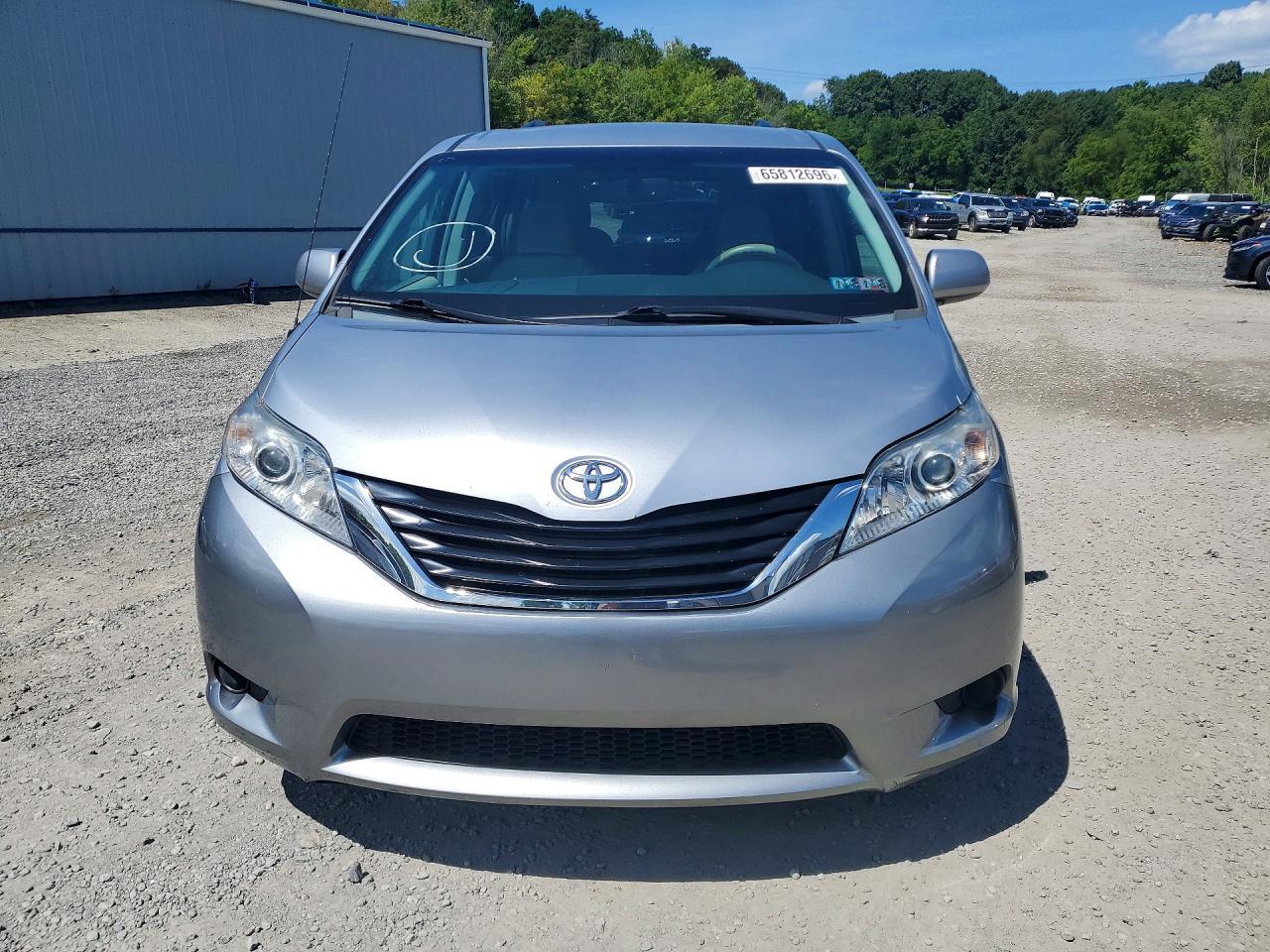 2014 Toyota Sienna Le - Фото 5