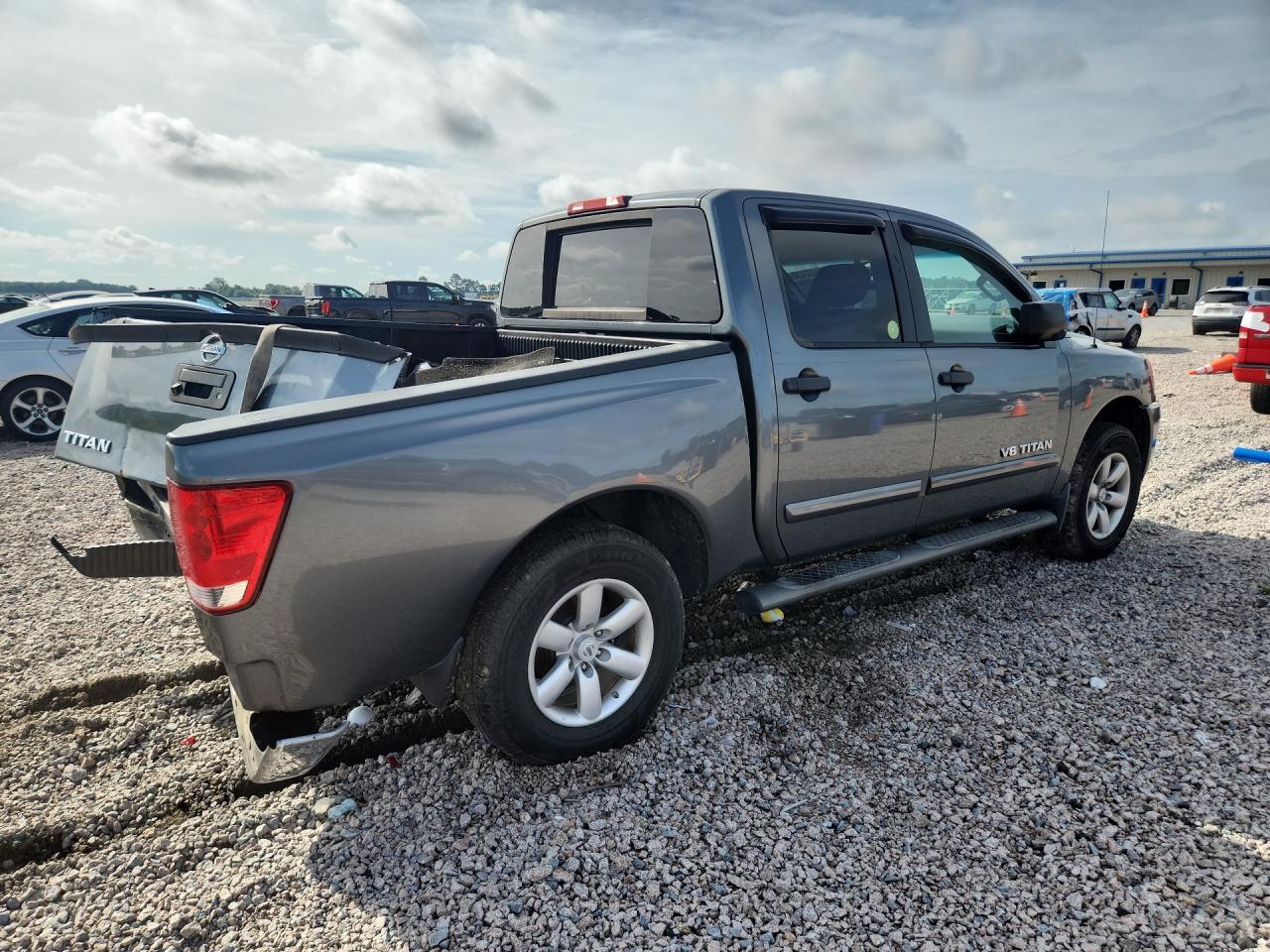 2013 Nissan Titan - Image 3