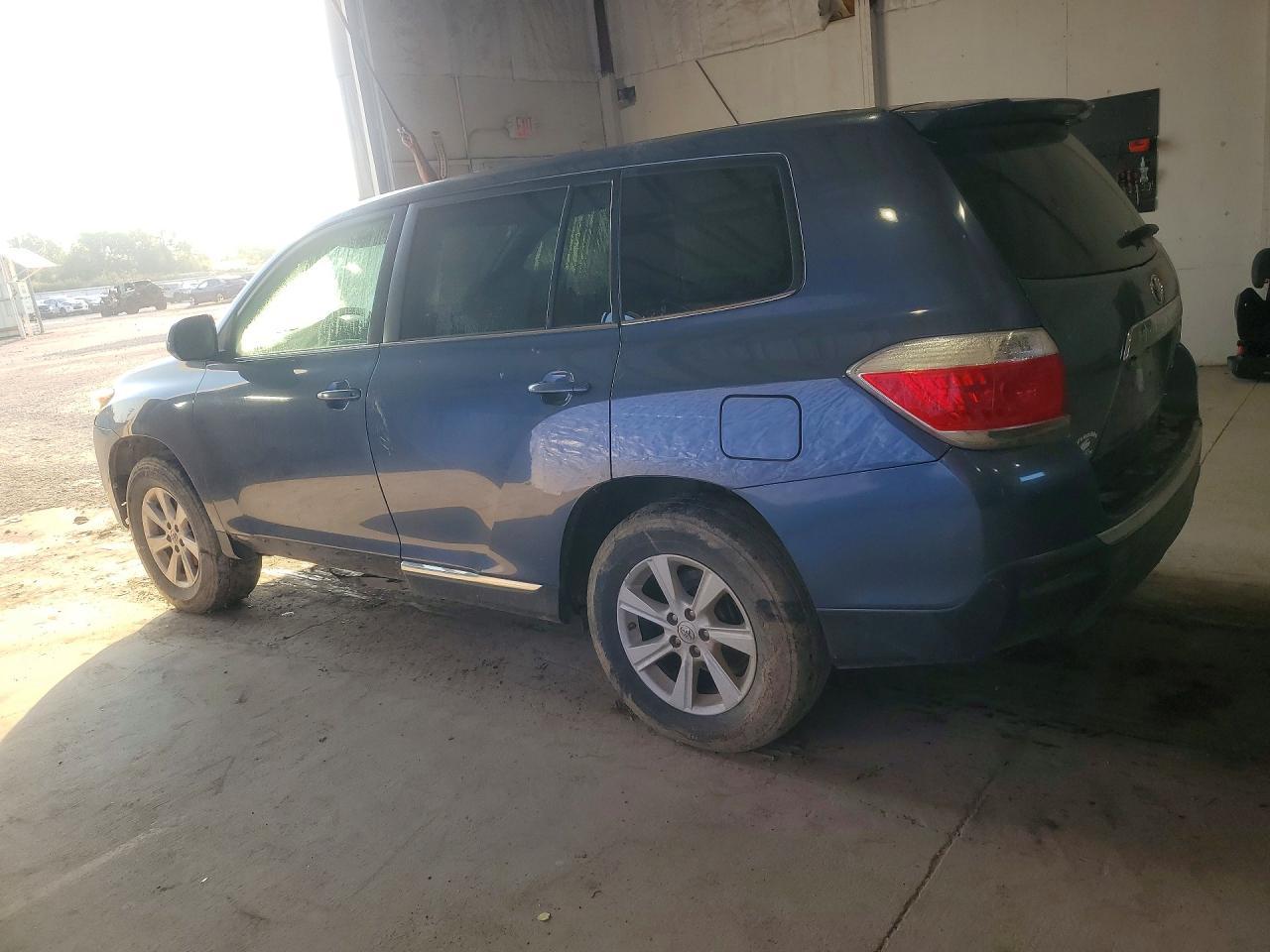 2013 Toyota Highlander Base - Фото 2