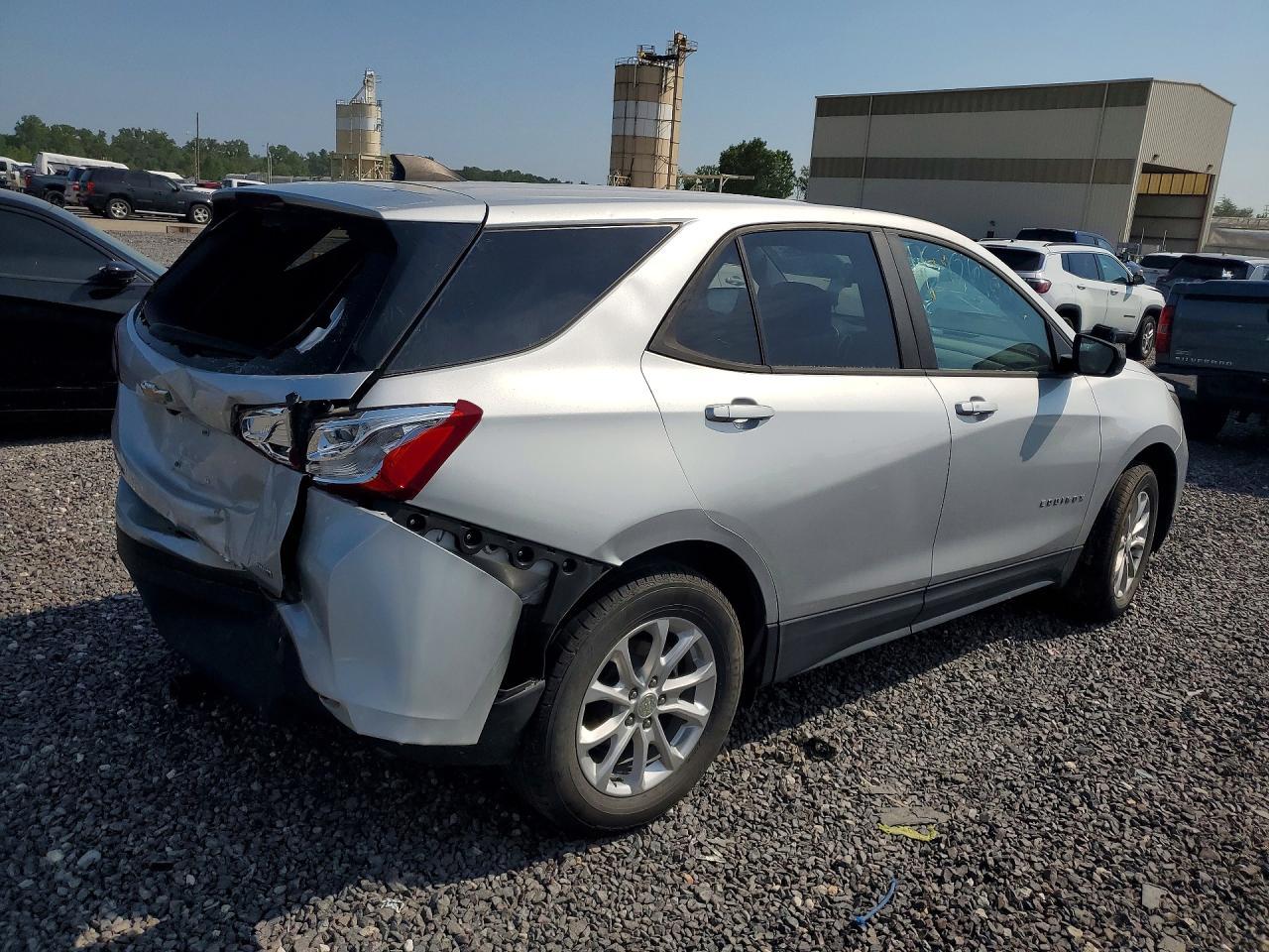 2020 Chevrolet Equinox Ls - Фото 3
