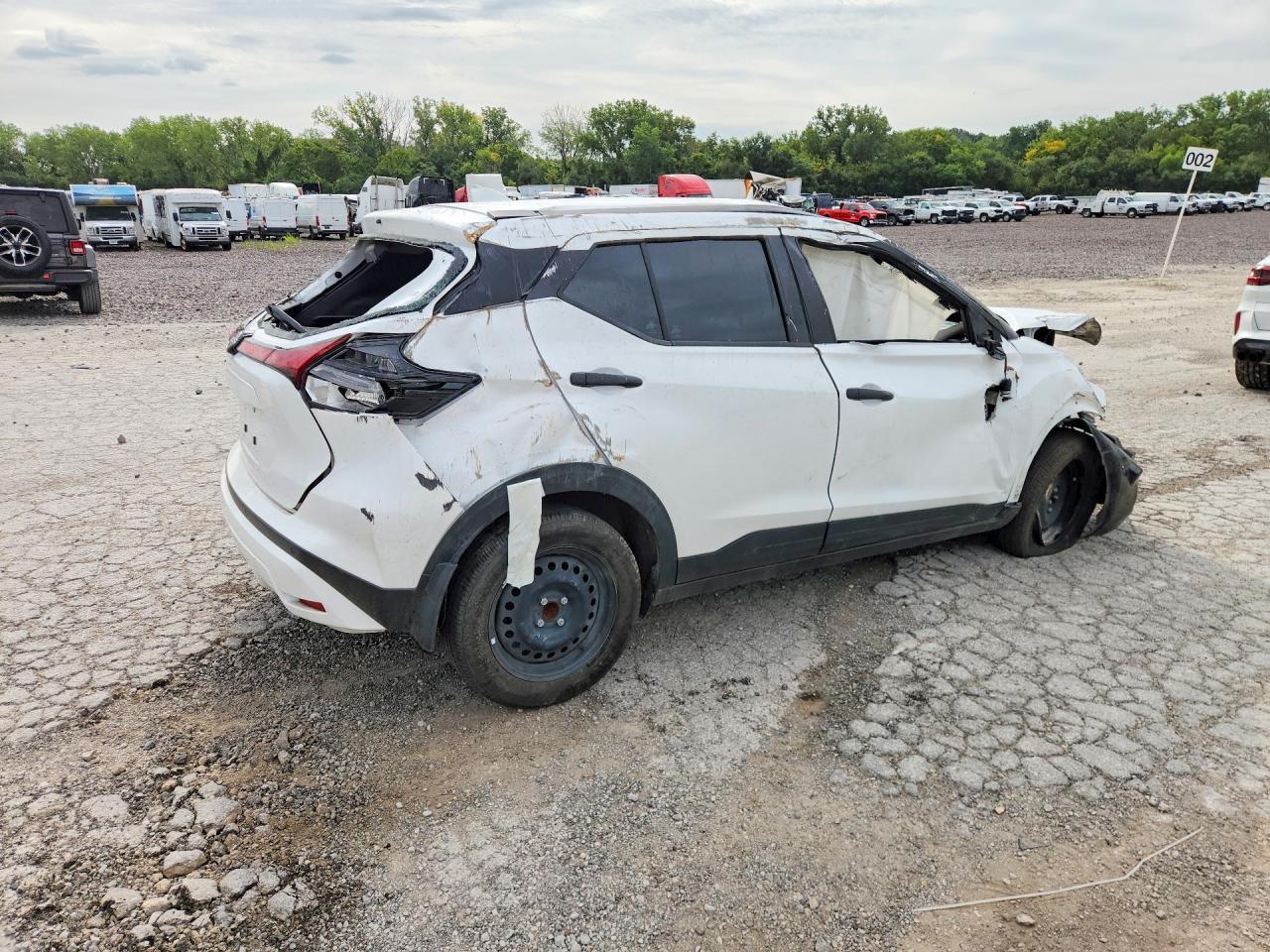 2025 Nissan Kicks Play S - Фото 3