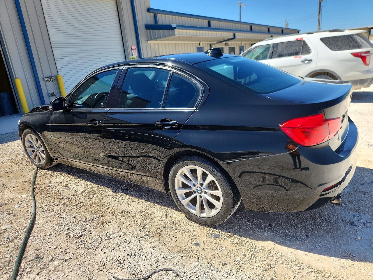 2017 BMW 320 I - Image 2