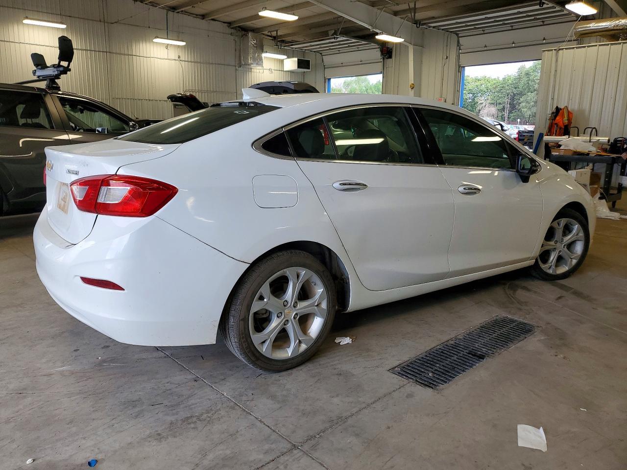 2018 Chevrolet Cruze Premier - Фото 3