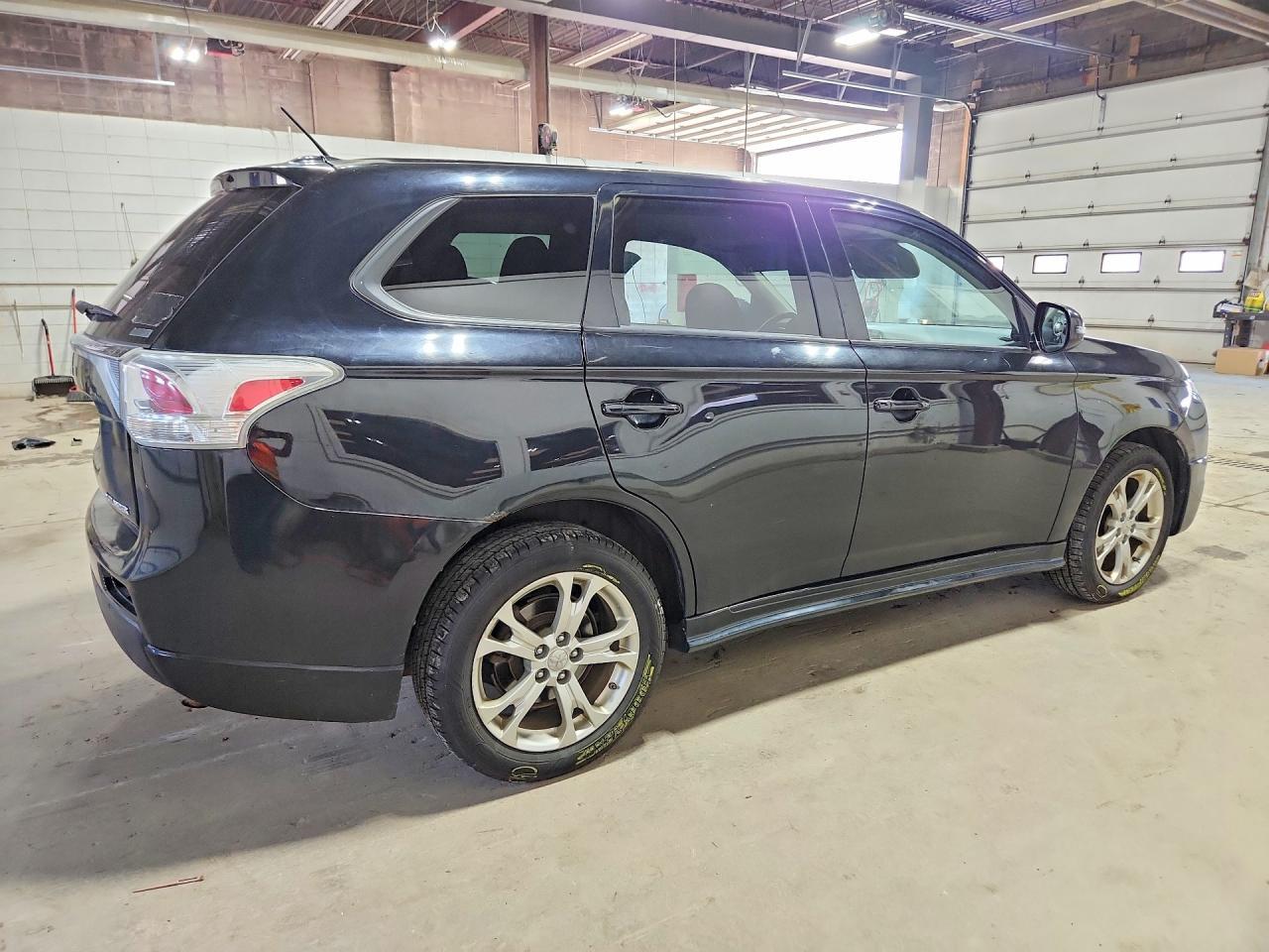 2014 Mitsubishi Outlander Se - Image 3