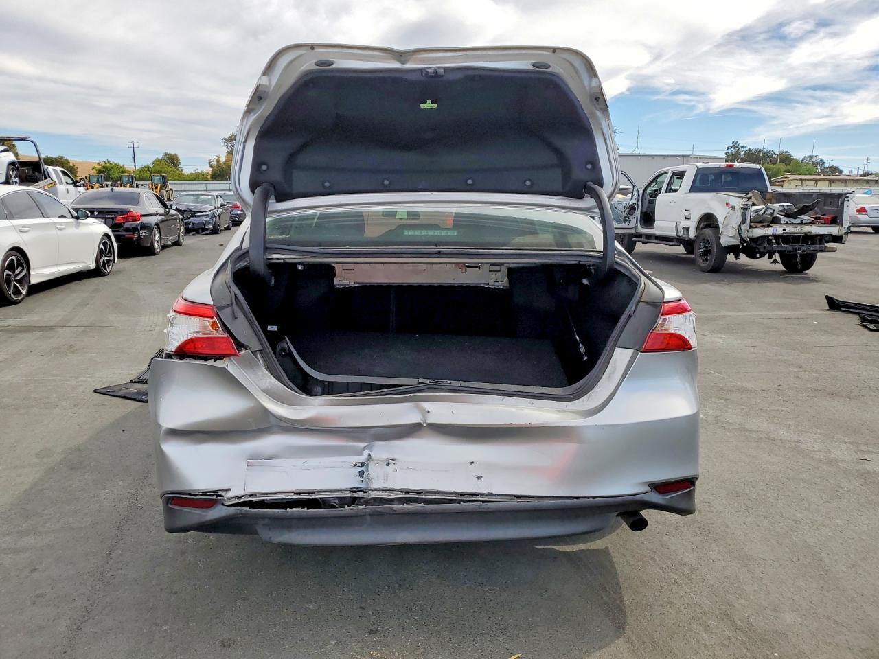 2018 Toyota Camry Le - Image 6