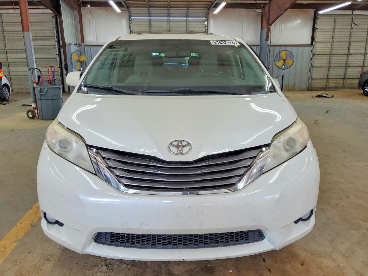 2015 Toyota Sienna Xle 8-Passenger - Image 5