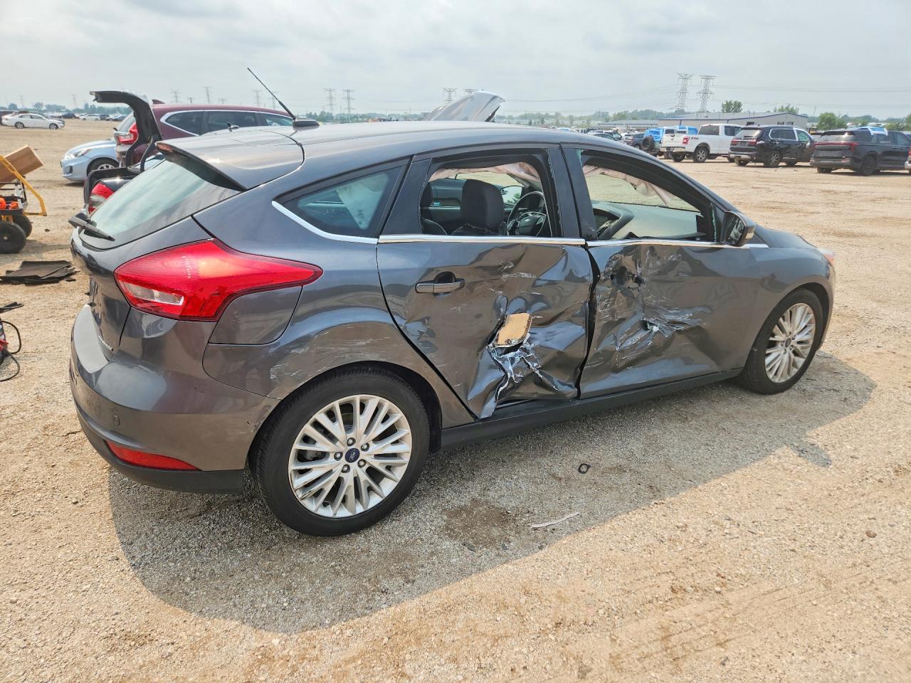 2017 Ford Focus Titanium - Фото 3