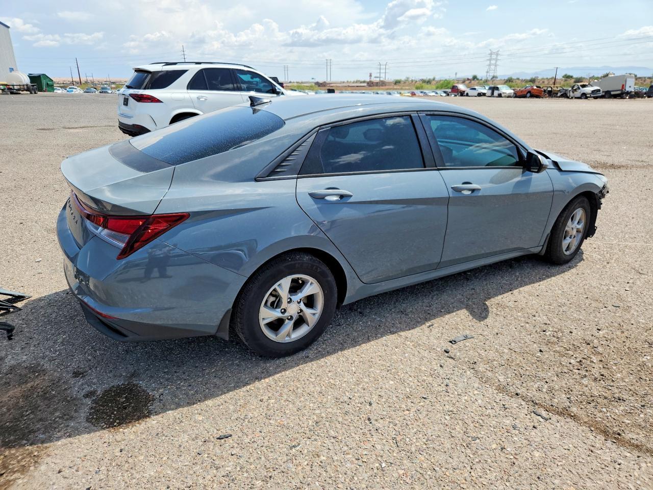 2021 Hyundai Elantra Se - Image 3