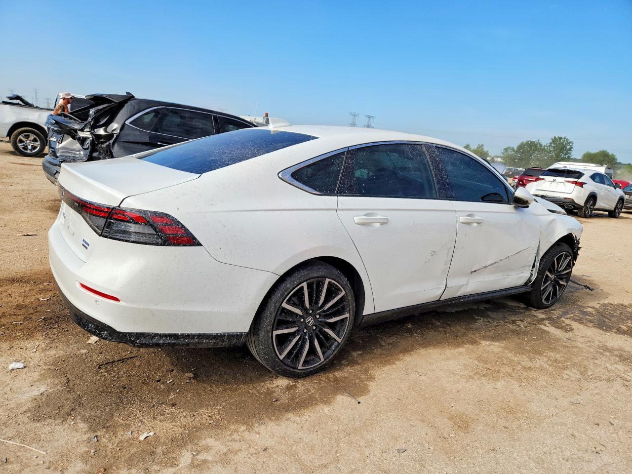 2023 Honda Accord Touring Hybrid - Image 3