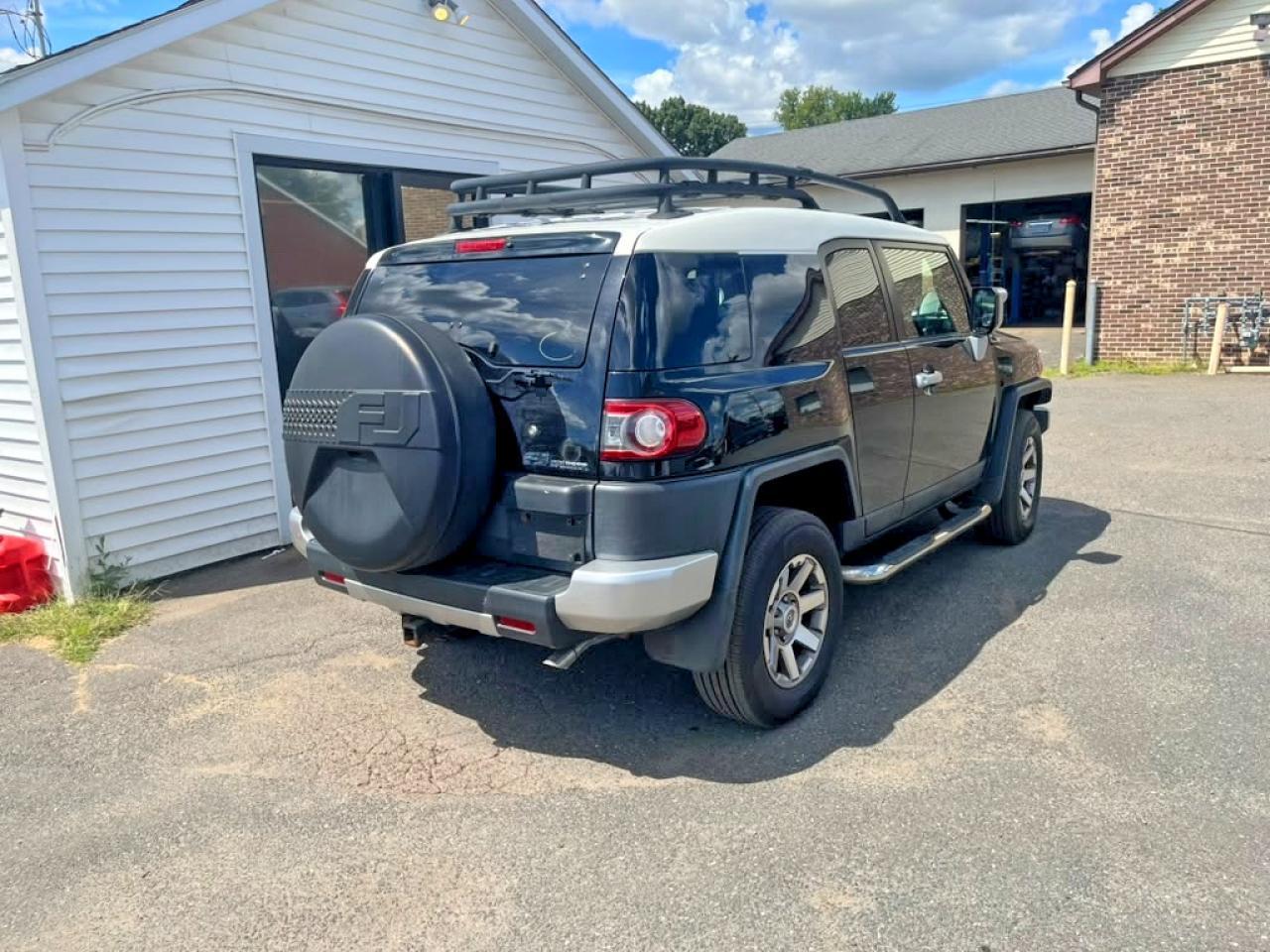 2014 Toyota Fj Cruiser Base - Image 3