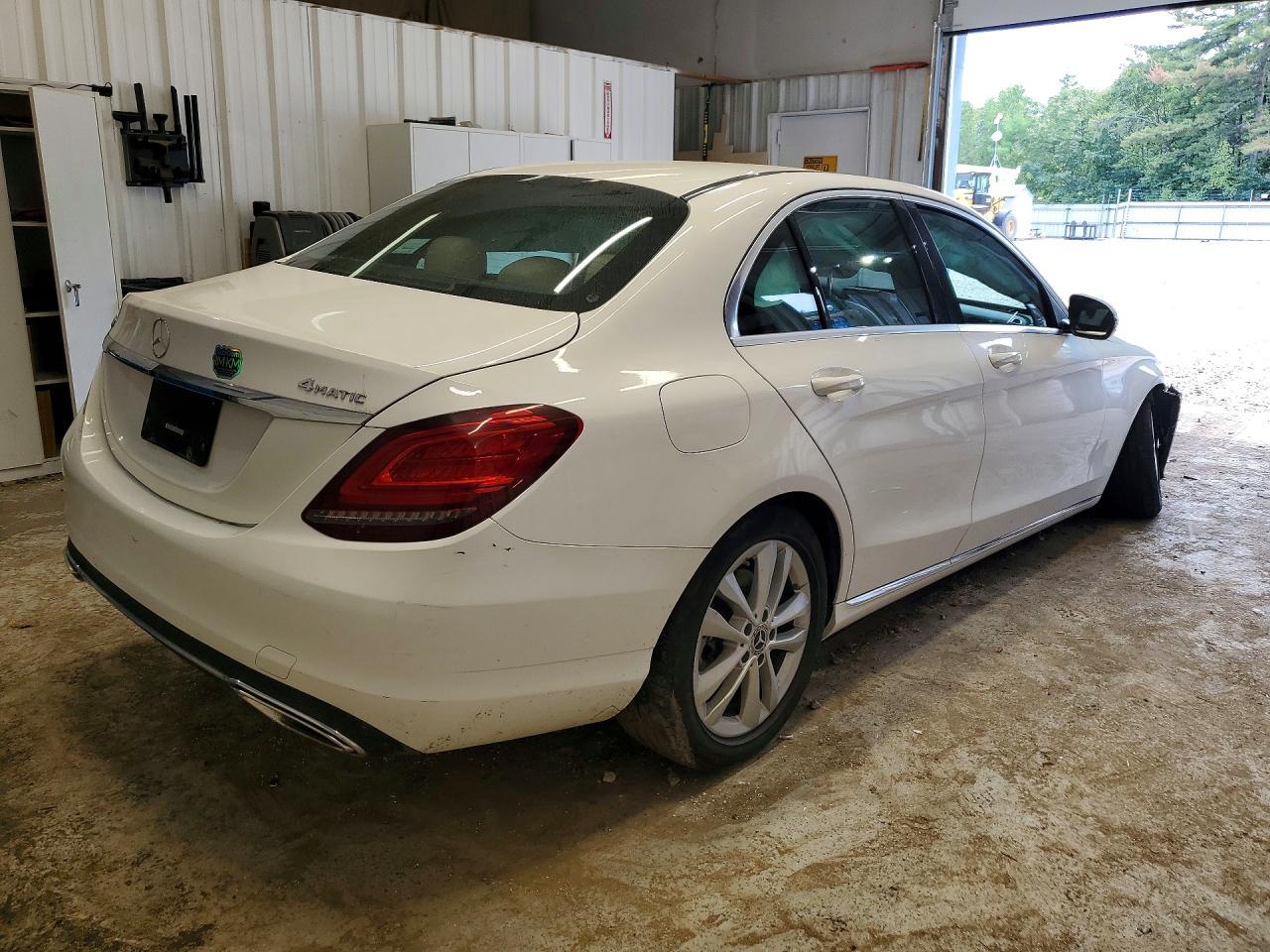 2019 Mercedes-Benz C 300 4Matic - Фото 3