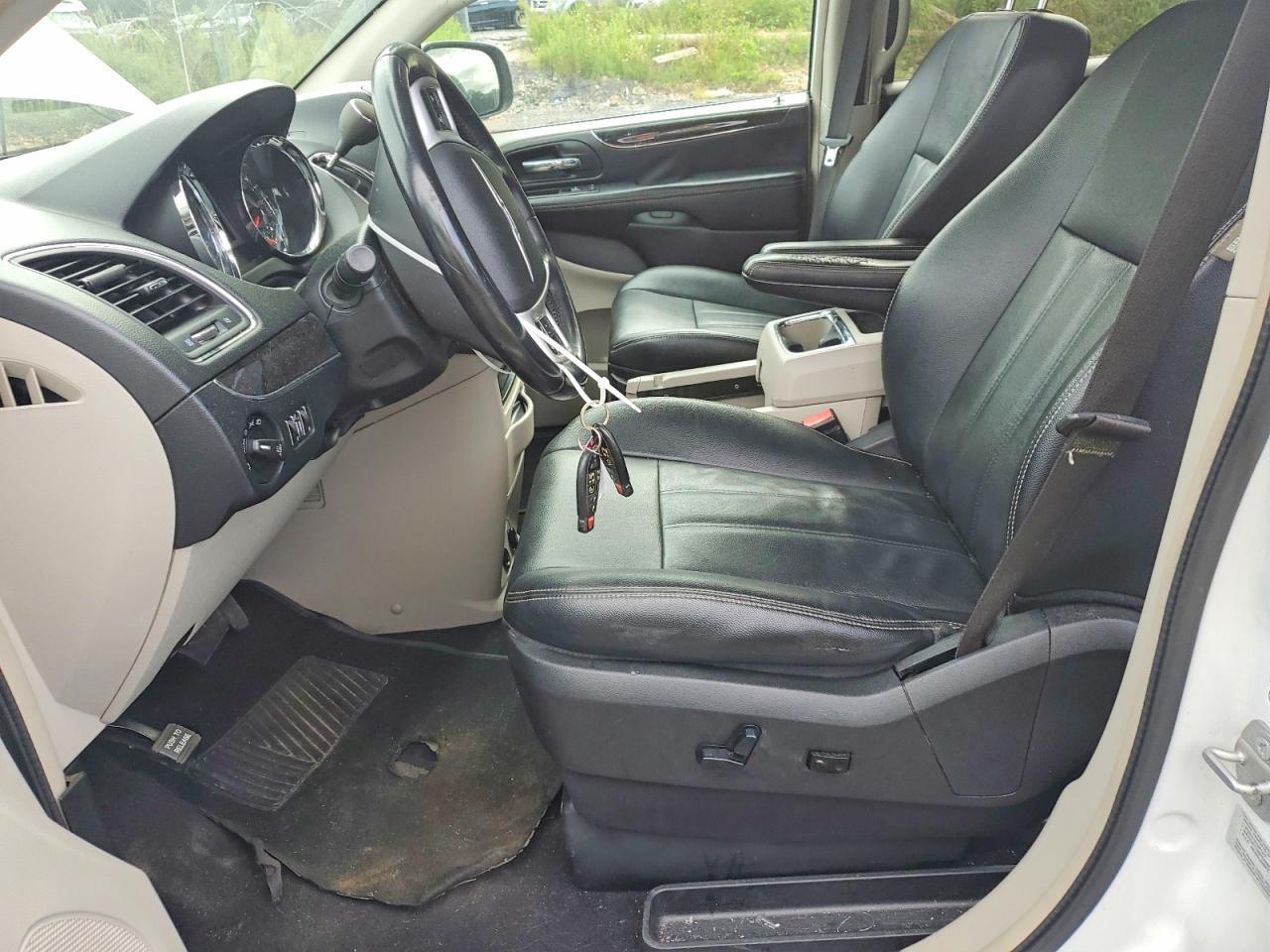 2016 Chrysler Town & Country Touring - Фото 7