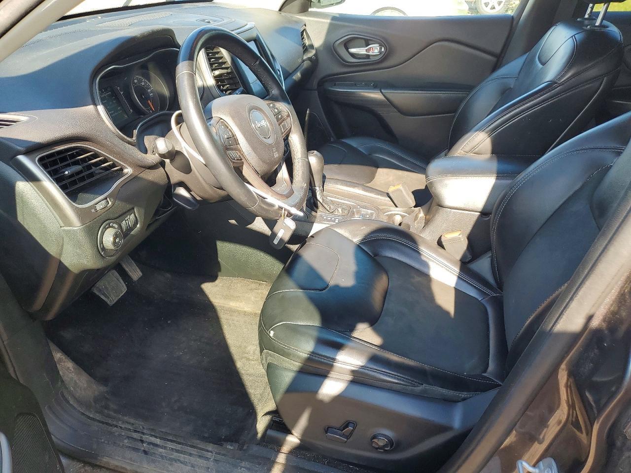2019 Jeep Cherokee Latitude Plus - Image 7