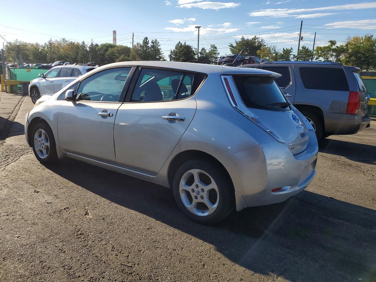 2013 Nissan Leaf S - Фото 2