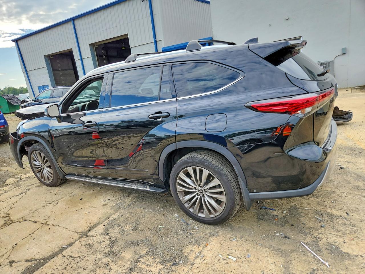 2022 Toyota Highlander Platinum - Фото 2