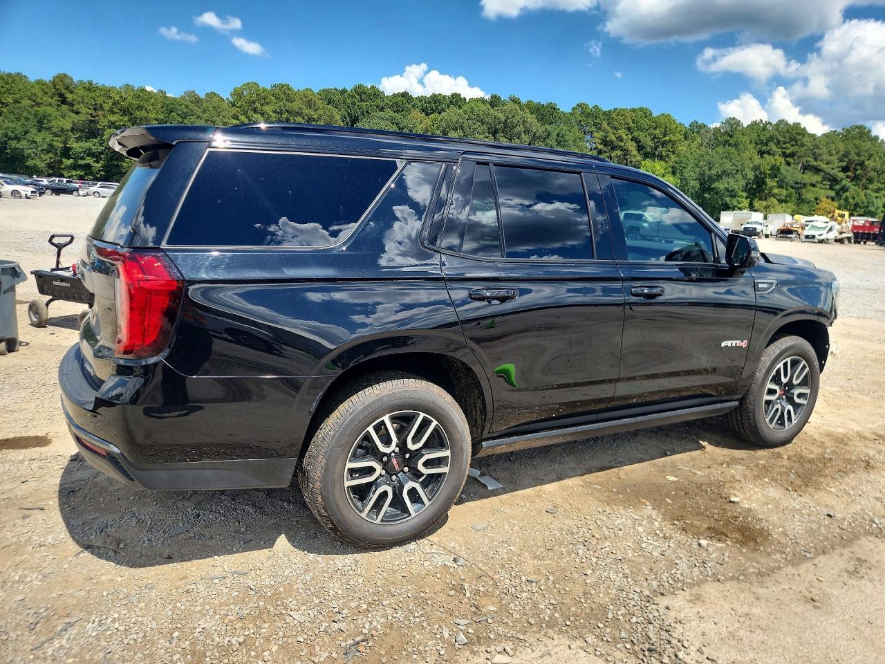 2023 GMC Yukon At4 - Фото 3