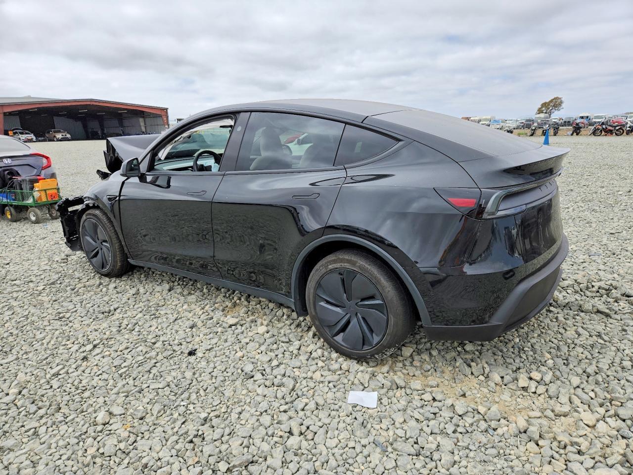 2026 Tesla Model Y - Фото 2