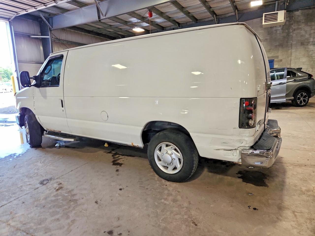 2014 Ford E150 Delivery Van - Фото 2