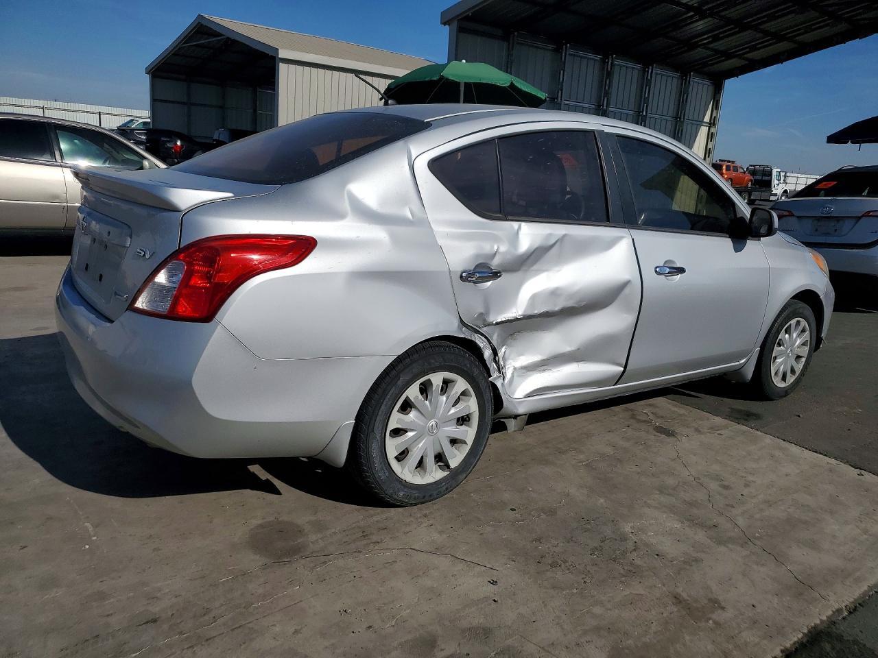 2013 Nissan Versa 1.6 S - Фото 3