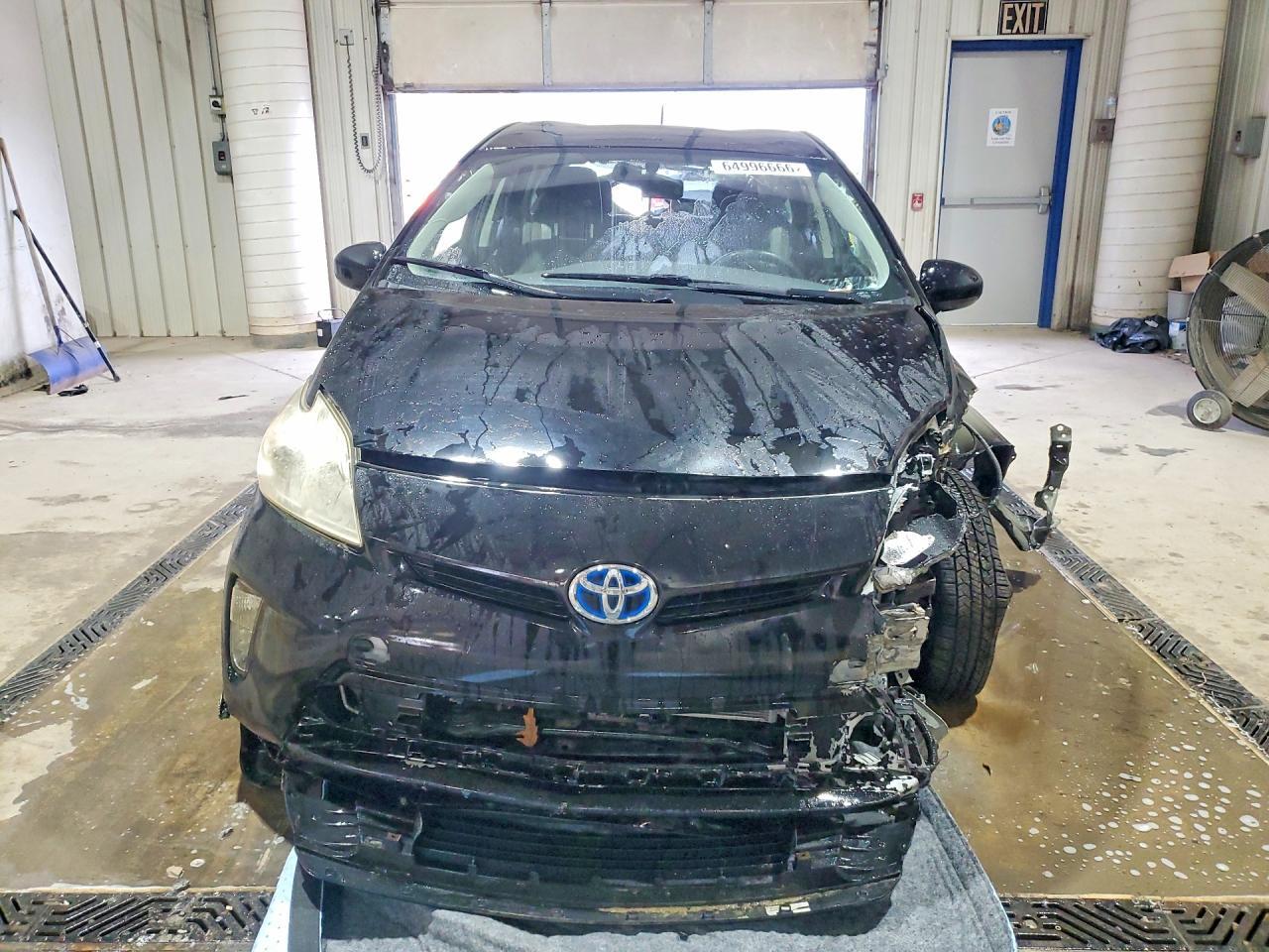 2015 Toyota Prius Two - Image 5