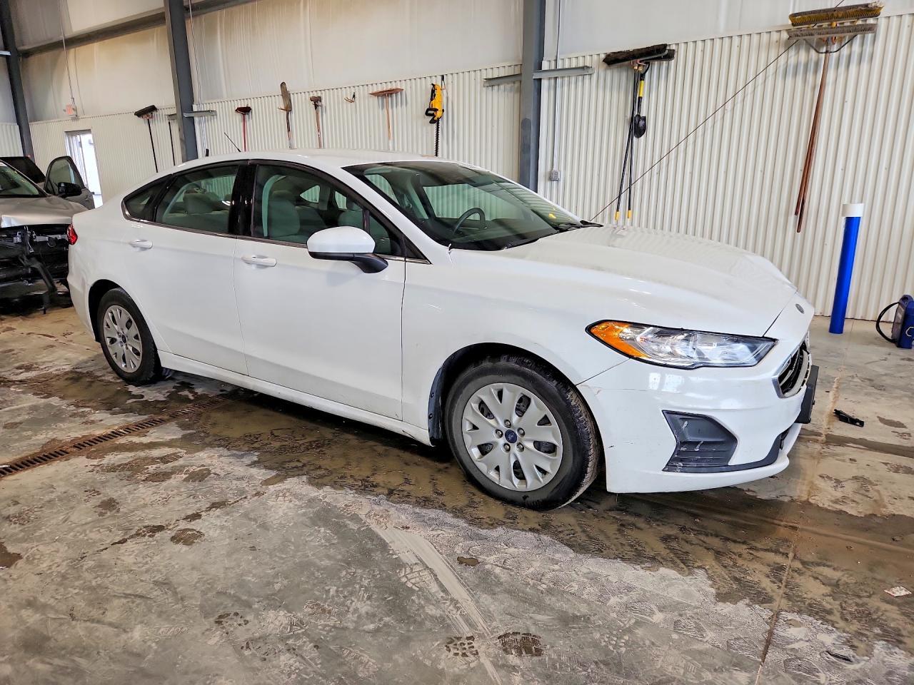 2019 Ford Fusion S - Фото 4