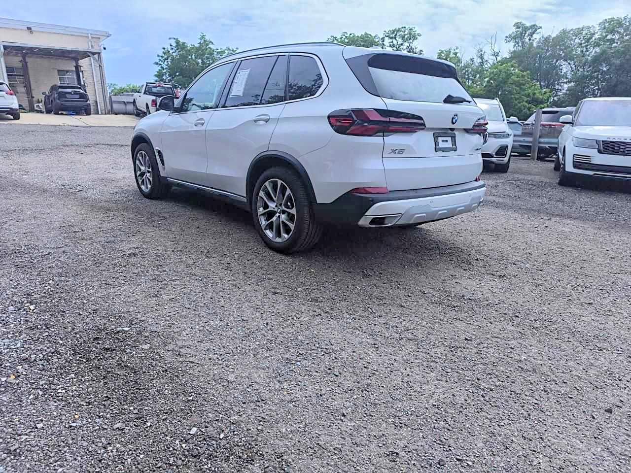 2026 BMW X5 xDrive40I - Image 2
