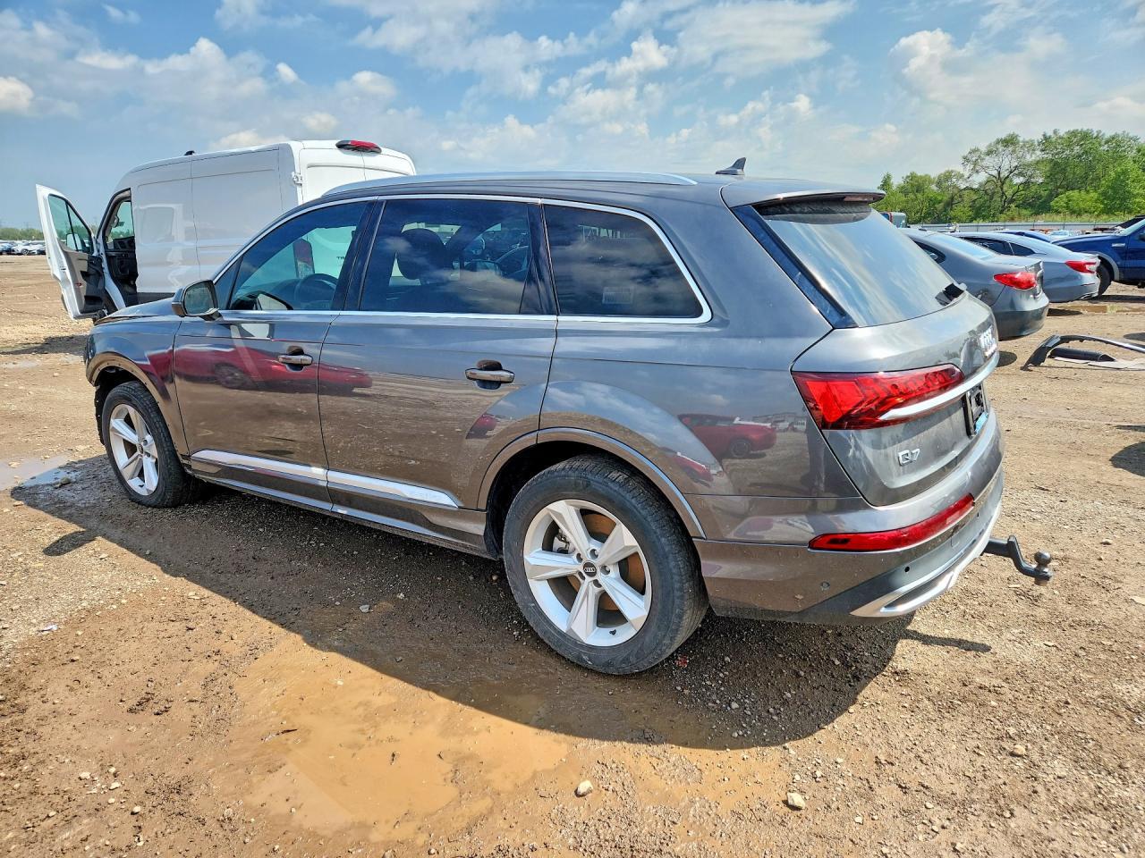 2021 Audi Q7 Premium Plus - Фото 2