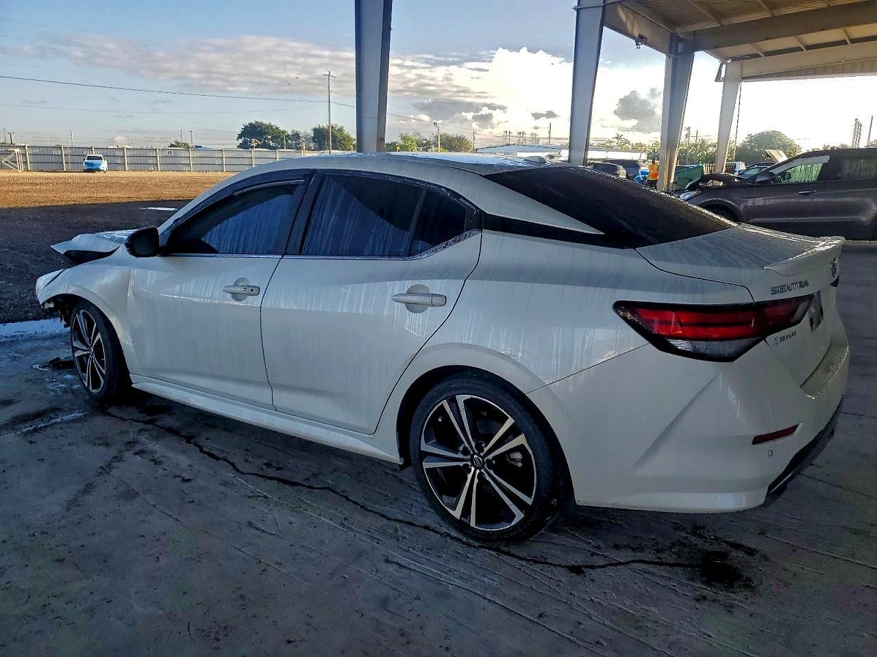 2020 Nissan Sentra Sr - Image 2