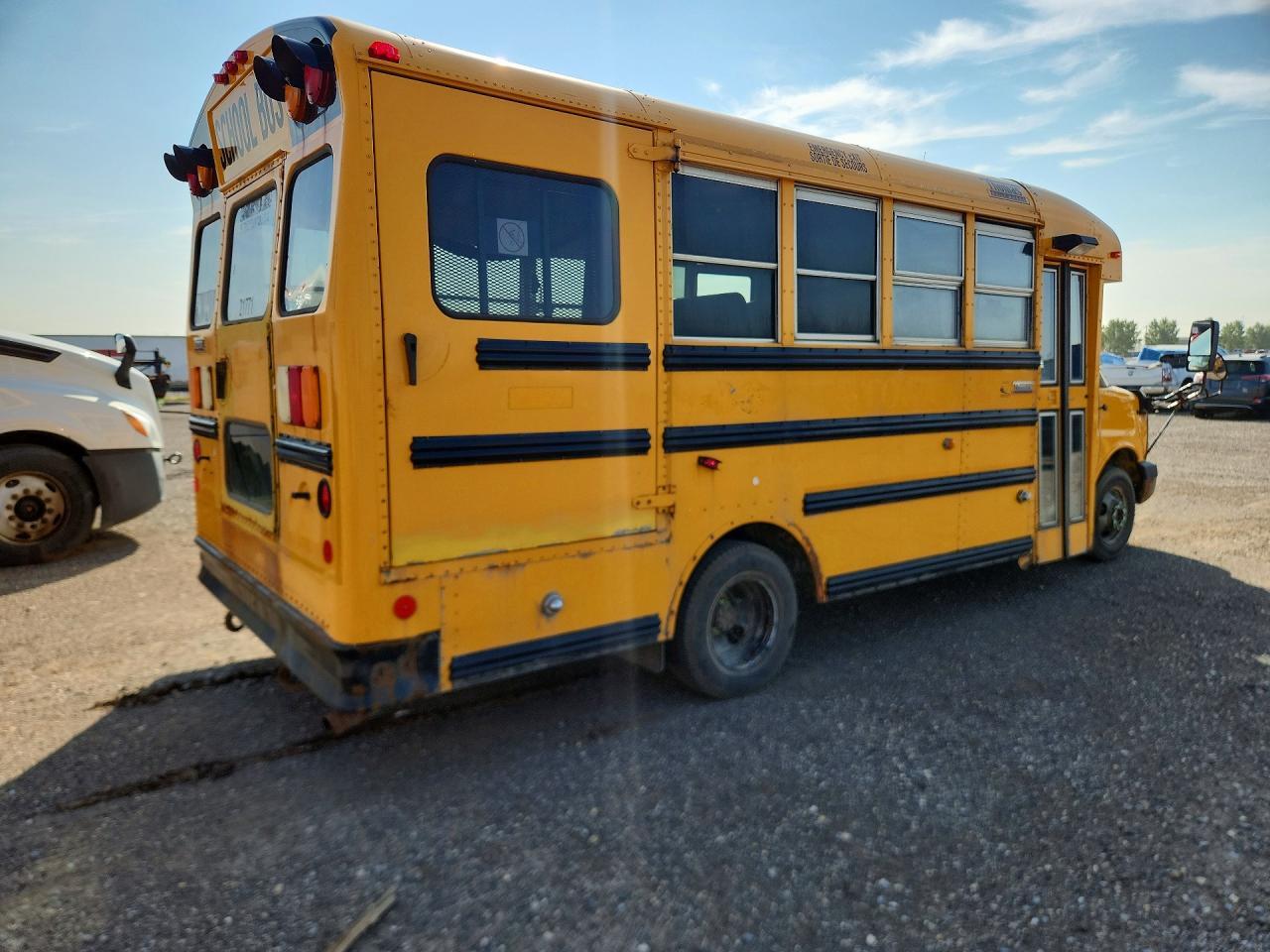 2011 Chevrolet Express School Bus - Фото 3