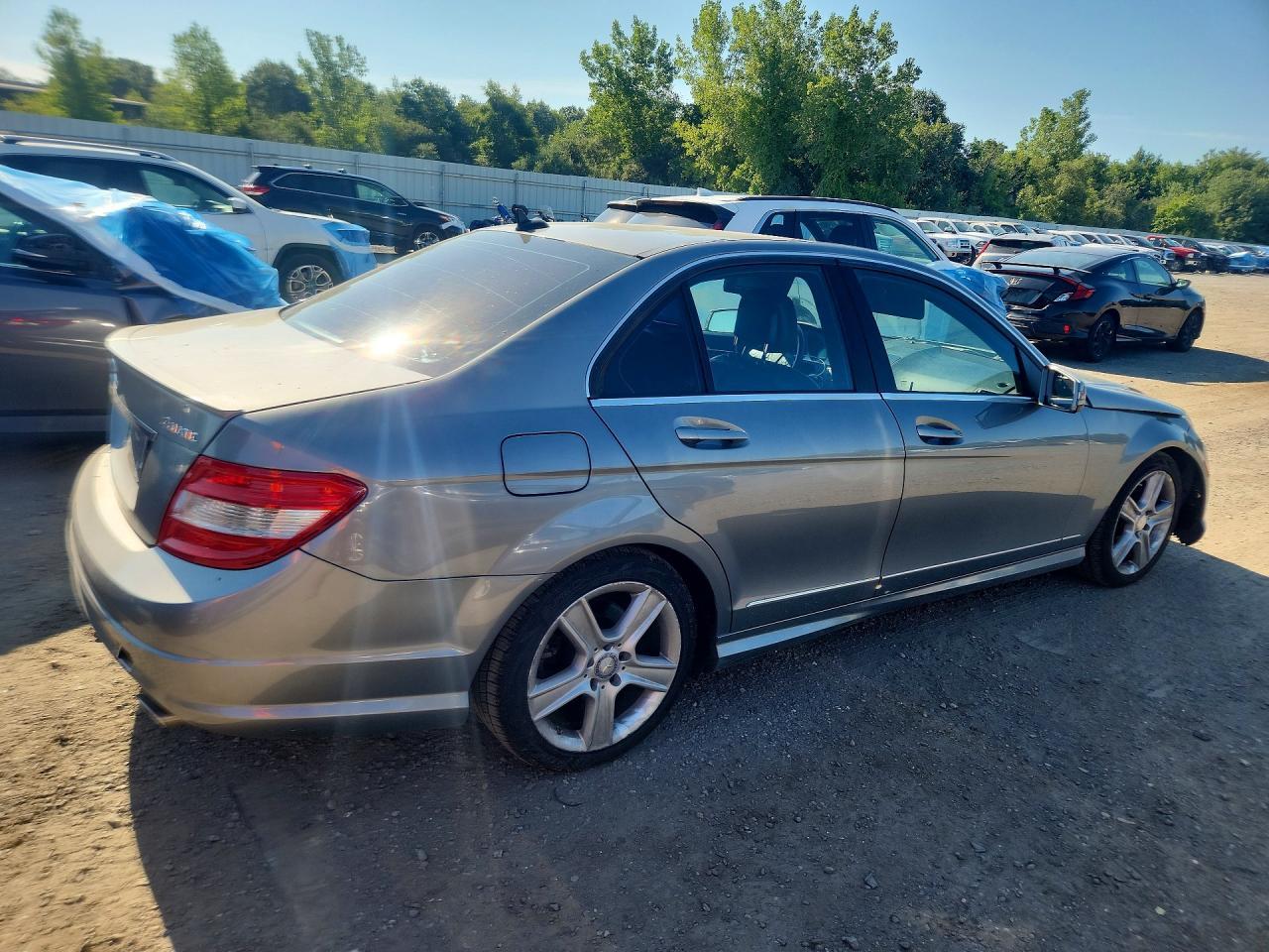 2011 Mercedes-Benz C300 - Фото 3