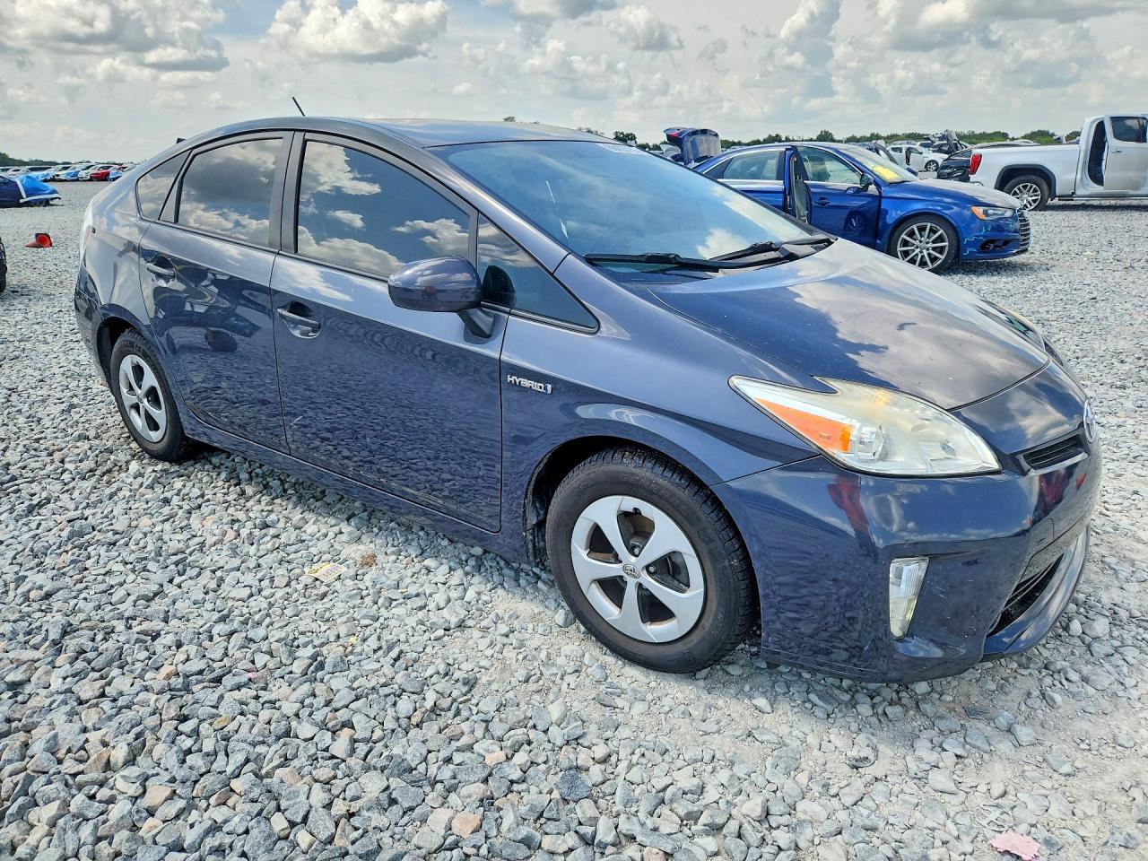 2014 Toyota Prius Two - Фото 4