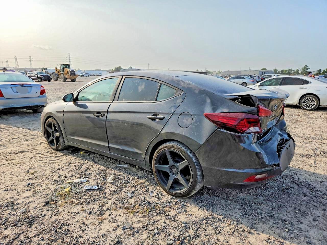 2020 Hyundai Elantra Se - Фото 2