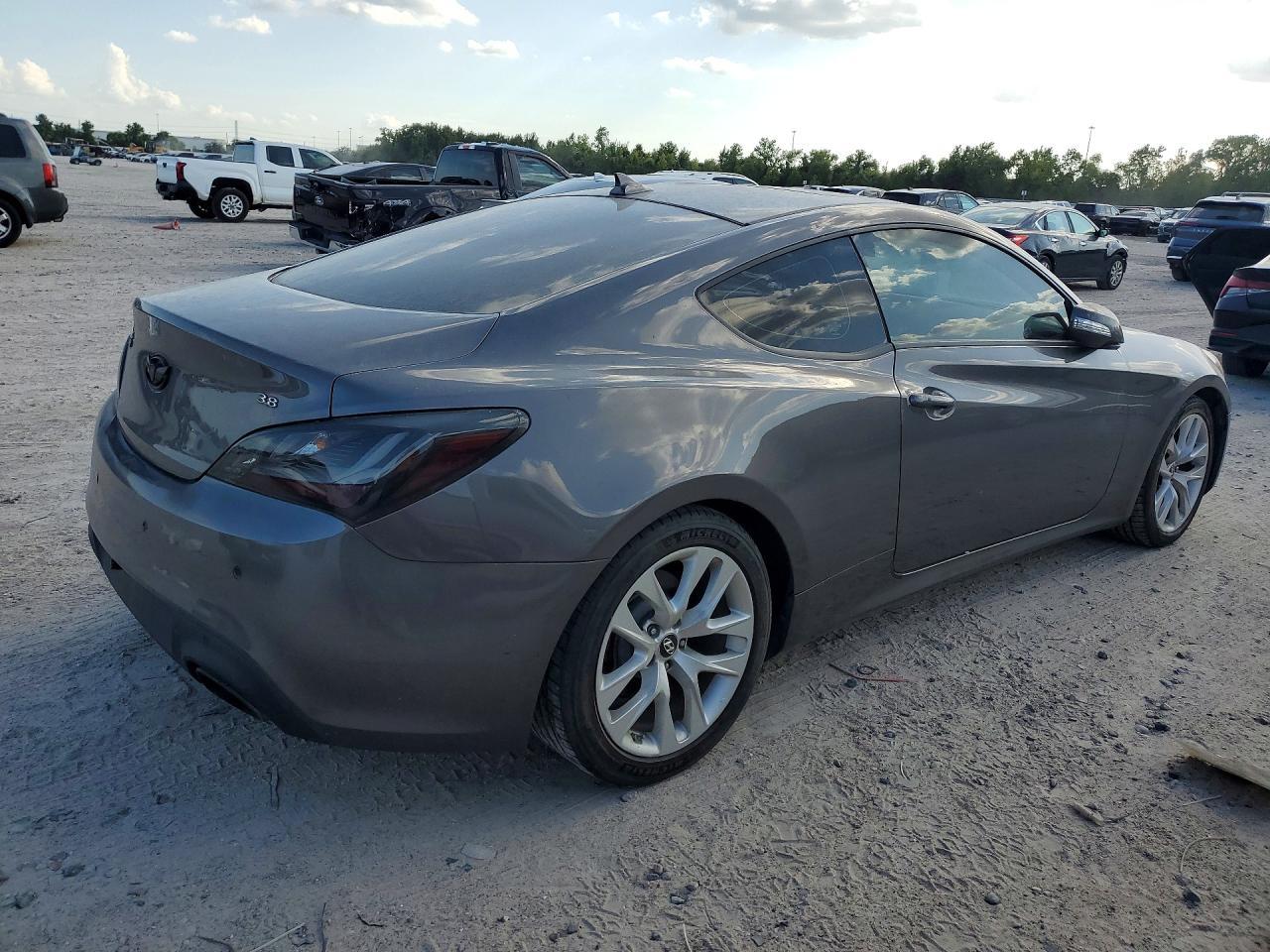 2013 Hyundai Genesis Coupe 3.8 Grand Touring - Фото 3