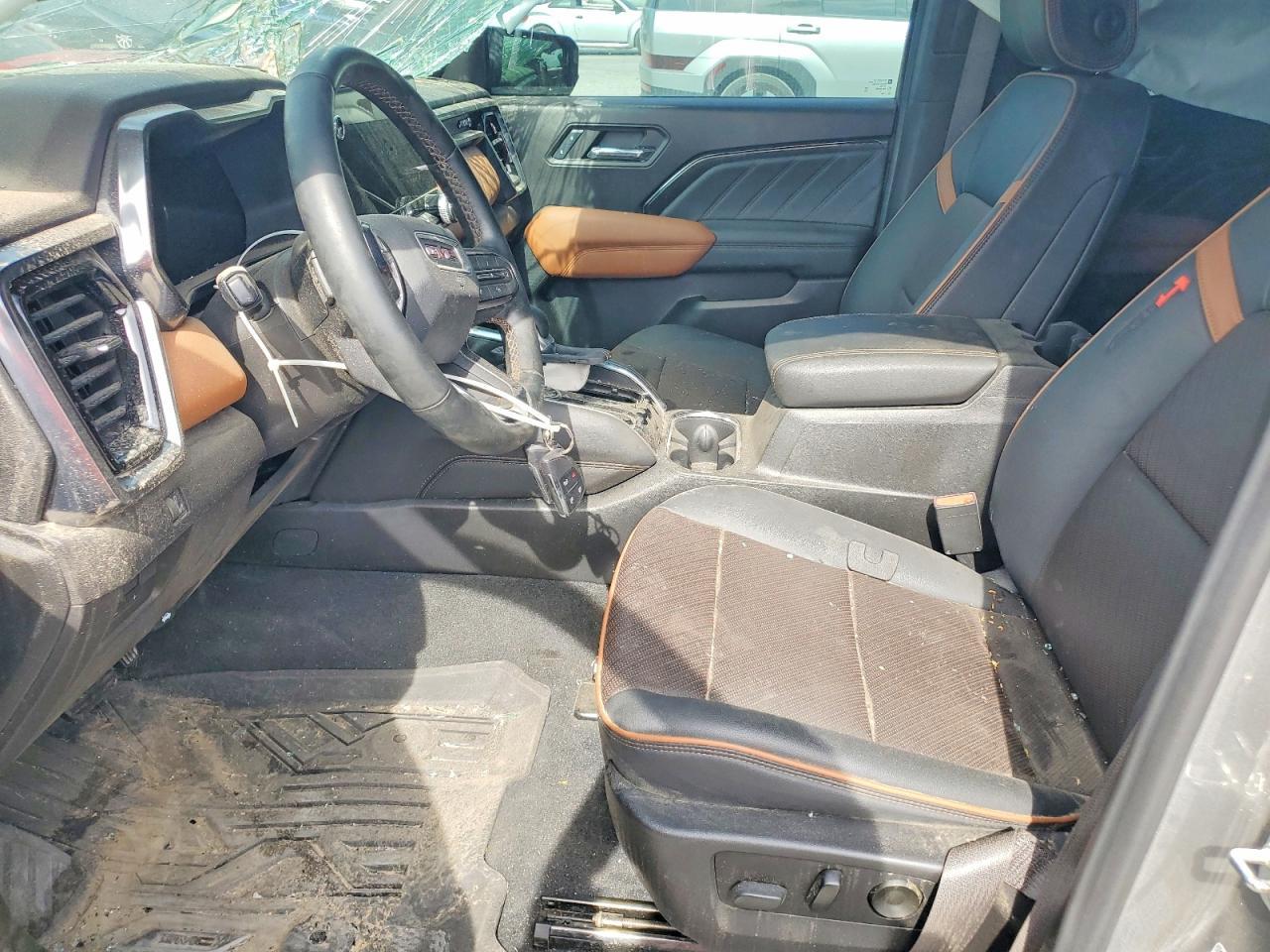 2024 GMC Canyon At4 - Image 7