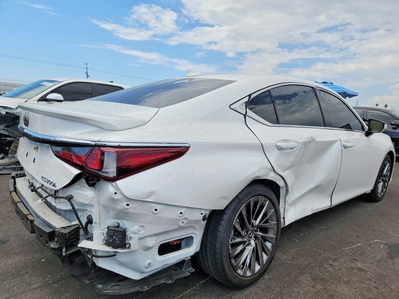 2025 Lexus Es 300H Luxury - Фото 3