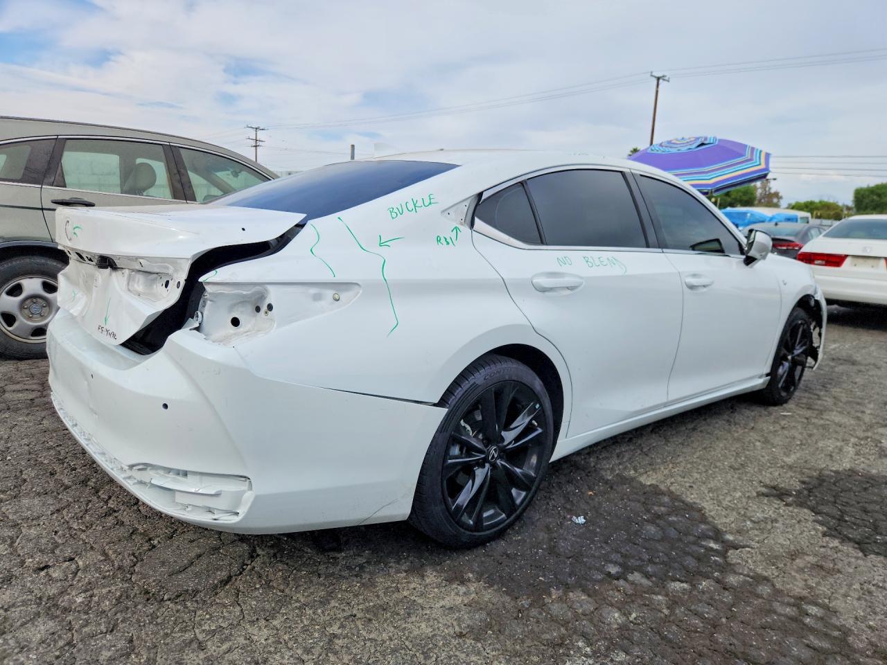 2024 Lexus Es 300H F Sport Handling - Фото 3