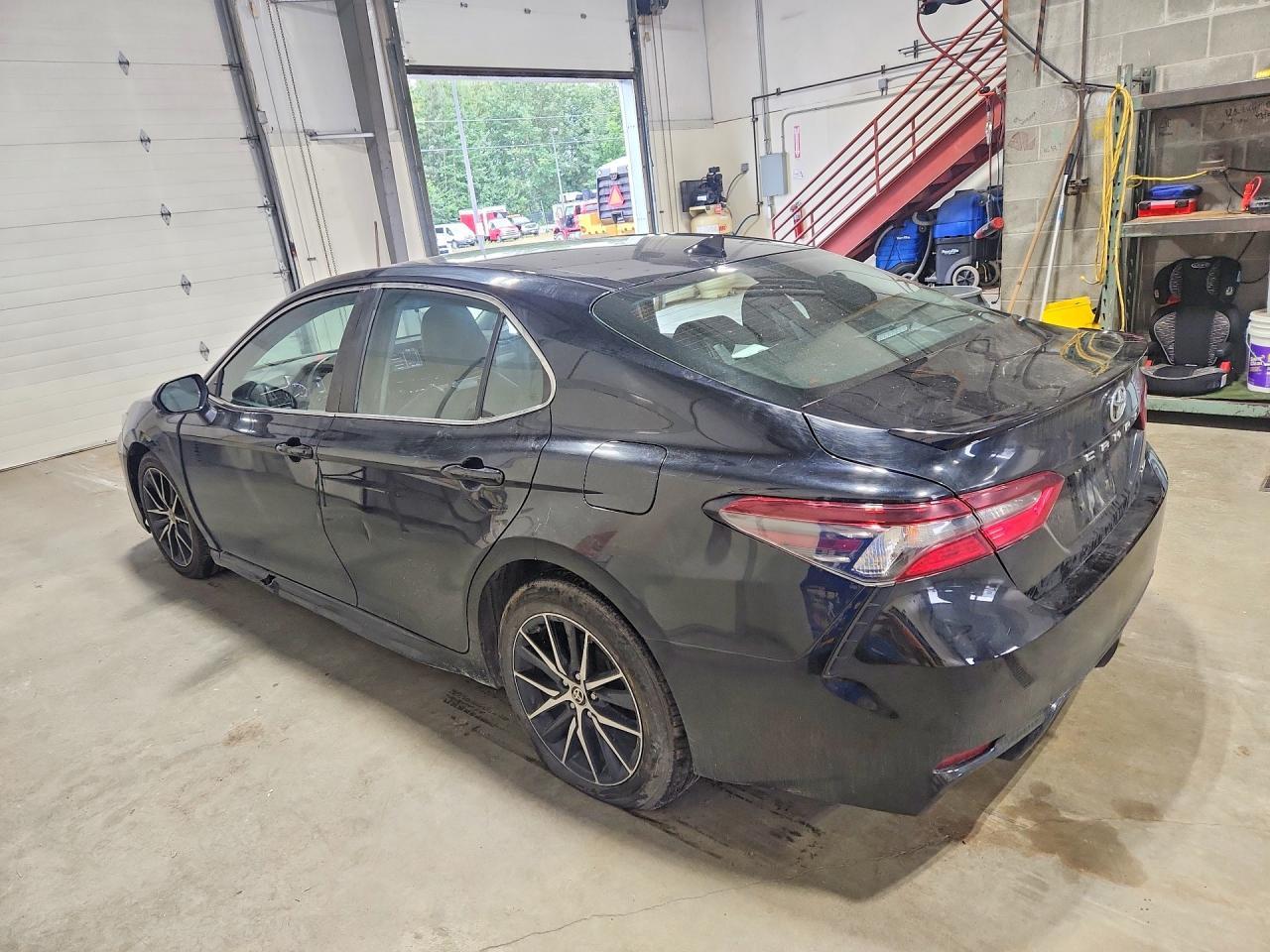 2021 Toyota Camry Se - Фото 2